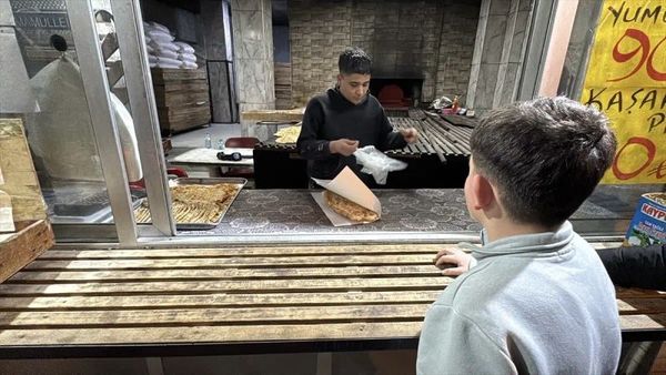 Adana'da Ramazan Boyunca Pide Fırınları 24 Saat Hizmet Veriyor