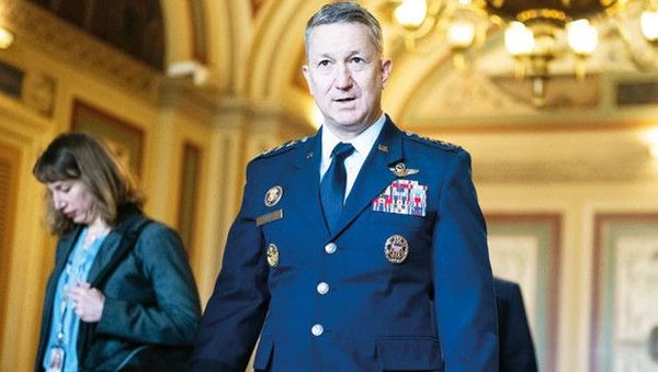 General Dan Caine, Trump Yönetimini İran Operasyonunda Riskler Konusunda Uyarıyor