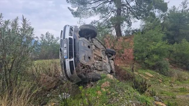 Kozan'da Devrilen Araçta 2 Kişi Yaralandı
