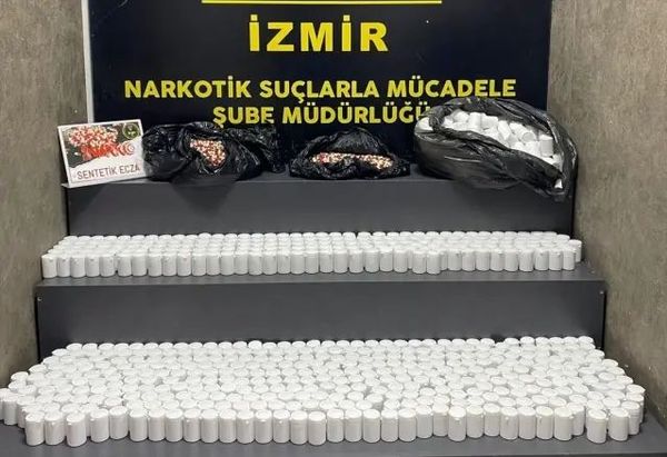 İzmir Karabağlar'da 84 Bin Uyuşturucu Hap Yakalandı