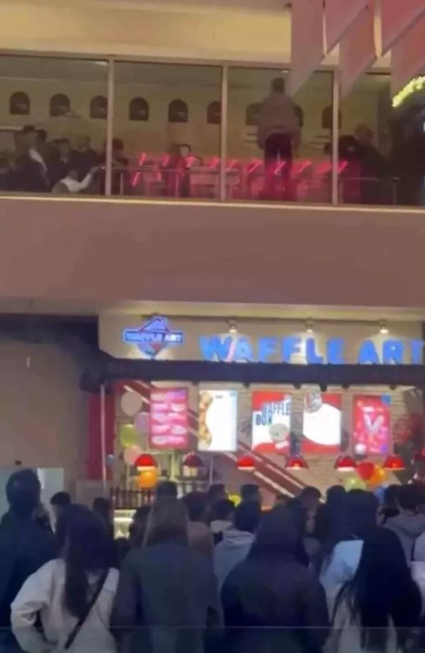 Bursa Korupark AVM'de İki Grup Arasında Şiddetli Kavga: 2 Yaralı