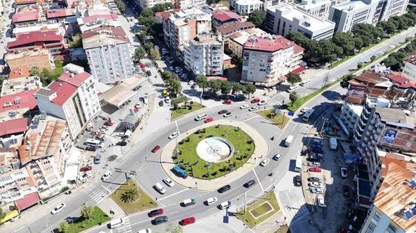 Nazilli Belediyesi, İlçede Çevre Düzenleme ve Temizlik Çalışmalarını Sürdürüyor