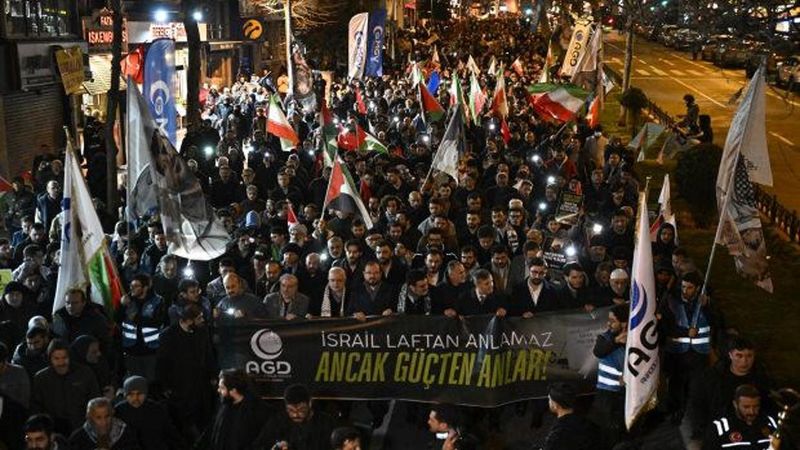 Fatih'te AGD Üyeleri ABD ve İsrail Saldırılarını Protesto Etti