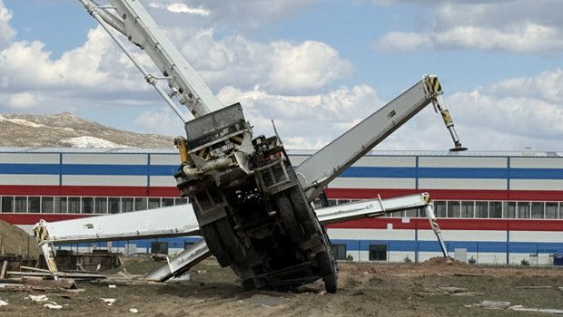 Sivas'ta İnşaat İşçisi Beton Kalıbına Düşerek Hayatını Kaybetti