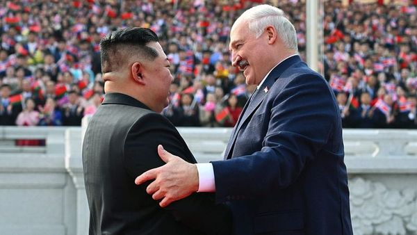 Lukaşenko ve Kim Jong-un Pyongyang'da Dostluk Anlaşması İmzaladı