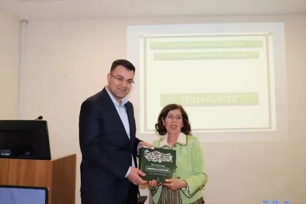 Harran Üniversitesi Diyetisyeni Meryem Yılmaz Çabalar Anadolu'nun 624 Yemeğini Kitapta Topladı