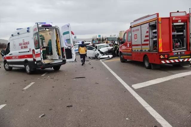 Nevşehir Acıgöl'de Trafik Kazası: 2 Kişi Öldü, 7 Yaralı Var