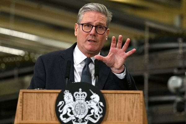 İngiltere Başbakanı Starmer'den Putin ve Trump'a Sert Eleştiri