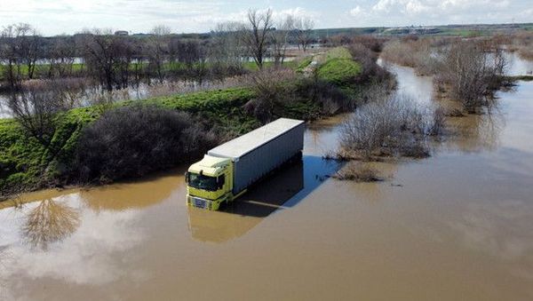 Edirne'deki Taşkınlarda Mahsur Kalan TIR Şoförü 3 Gün Sonra Kurtarıldı