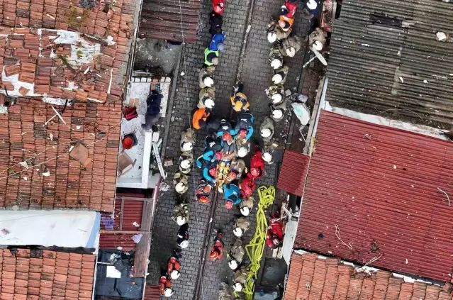 Fatih Ayvansaray'da Patlama Sonrası 9 Kişi Enkaz Altında Kaldı