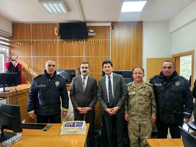 Bitlis Tatvan'da Polis Haftası’na Özel Sürpriz Kutlama Yapıldı