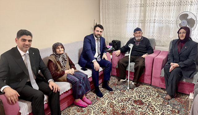 AK Parti Karabük Heyeti, Rasim ve Şerife Fırat Çiftini Evlerinde Ziyaret Etti