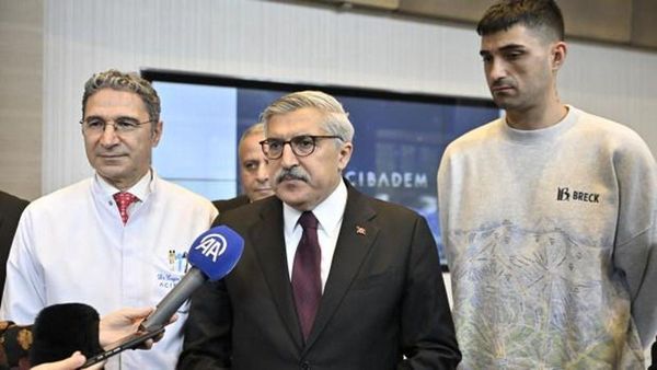 AK Partili Yayman, İbrahim Tatlıses'i Hastanede Ziyaret Etti