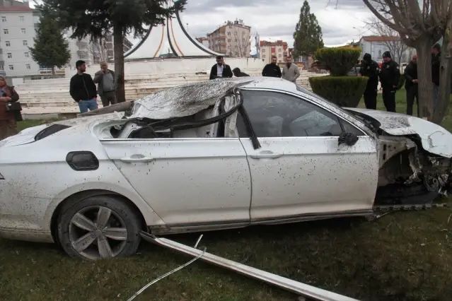 Beyşehir'de Devrilen Otomobilin Sürücüsü Yaralandı