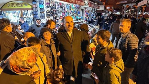 Başkan Altay, Ramazan'ın Son Teravih Namazı Sonrası Esnaf ve Vatandaşlarla Buluştu