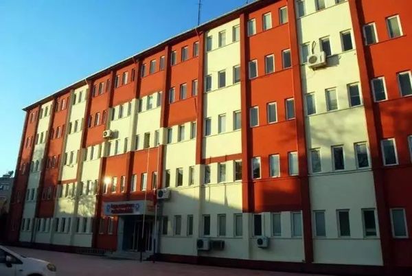 Salihli'de Fuhuş Operasyonunda 2 Yabancı Kadın Yakalandı, 1 Kişi Tutuklandı