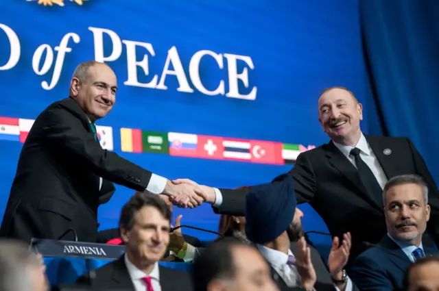 ABD'de Barış Kurulu Toplantısı: Aliyev ve Paşinyan El Sıkıştı