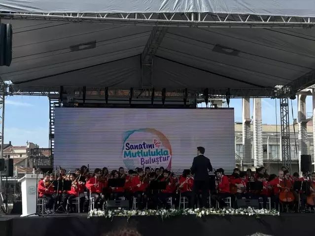 İstanbul Çocuk ve Gençlik Sanat Bienali Müze Gazhane'de Başladı