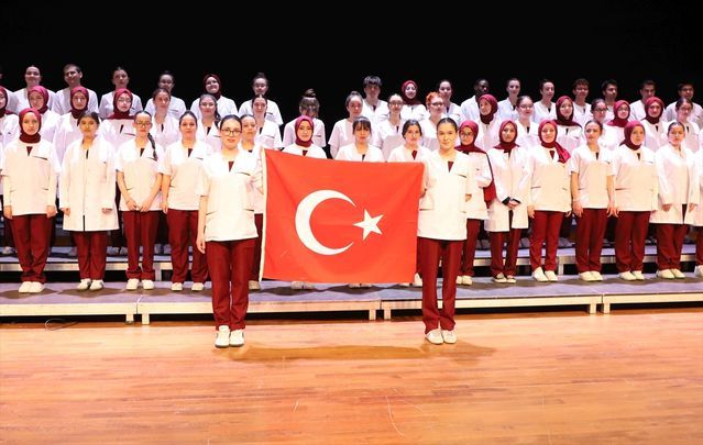 NEVÜ Hemşirelik Öğrencileri Üniforma Töreniyle Mesleğe İlk Adımı Attı