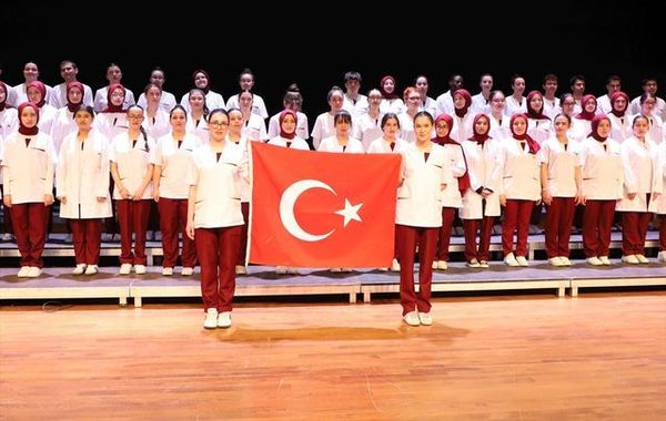 NEVÜ Hemşirelik Öğrencileri Üniforma Töreniyle Mesleğe İlk Adımı Attı