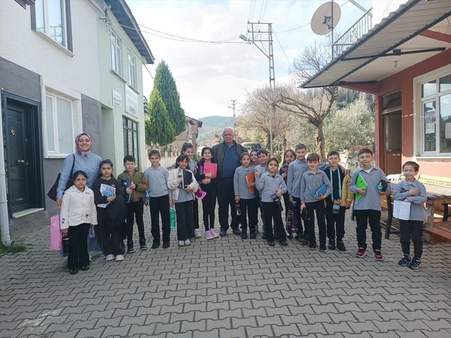 Bilecik Öğrencileri Kızıldamlar Köyü Muhtarlığını Ziyaret Etti