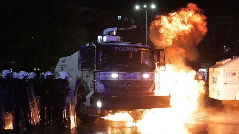 Arnavutluk Başkentinde Muhalefet Gösterisinde Çatışmalar Yaşandı