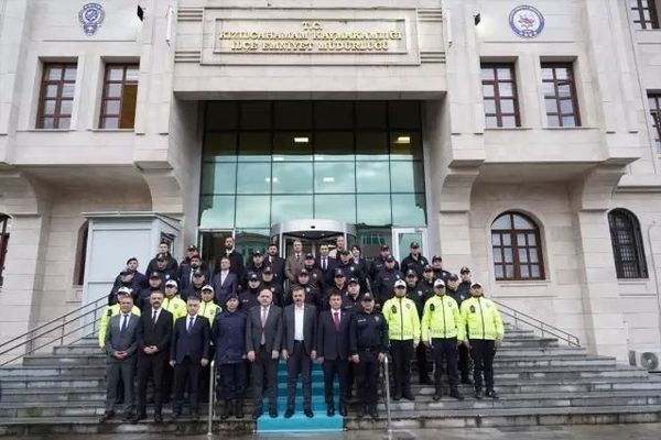 Bakan Çiftçi Kızılcahamam'da Polislerle Bayramlaştı