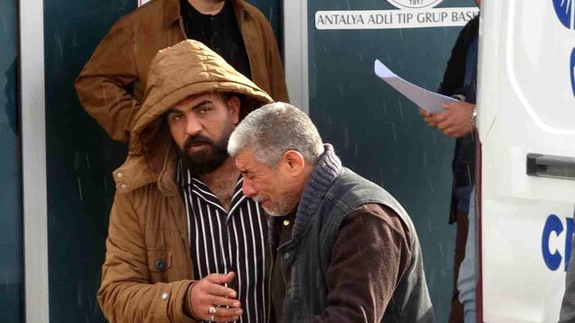 Antalya'da Yangında Ölen Hamile Anne ve 5 Çocuğunun Cenazeleri Teslim Edildi