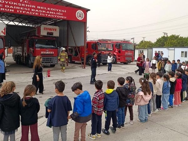 İskenderun Hürriyet İlkokulu Öğrencileri İtfaiye İstasyonunu Ziyaret Etti