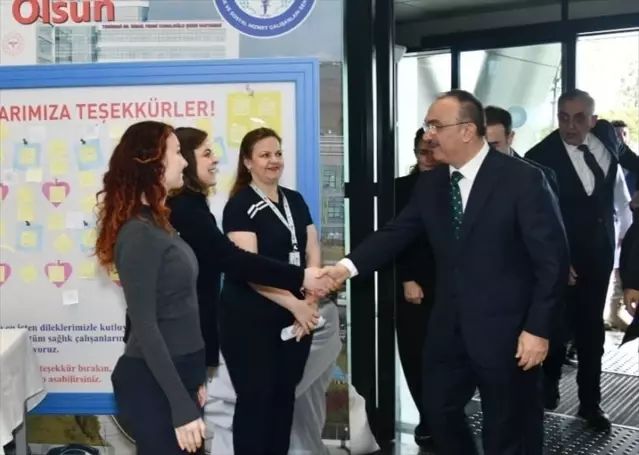 Vali Soytürk, Ramazan Bayramı'nda Sağlık Personeli ve Gaziyi Ziyaret Etti