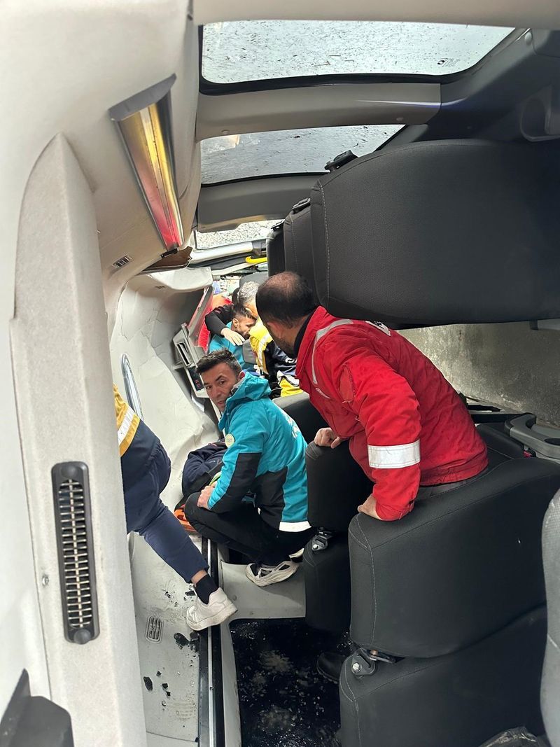 Şırnak'ta İşçi Servisi Takla Attı: 9 Kişi Yaralandı