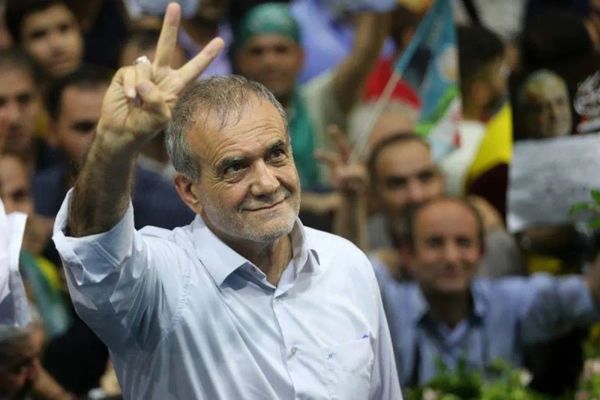 Pezezkiyan ABD ile Müzakereleri İlk Kez Doğruladı ve Uyarılarda Bulundu