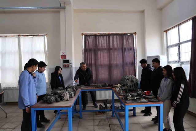 Diyarbakır'da Motor Bölümü Öğrencileri Otomotiv Sektörüne Hazırlanıyor