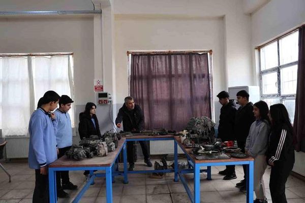 Diyarbakır'da Motor Bölümü Öğrencileri Otomotiv Sektörüne Hazırlanıyor