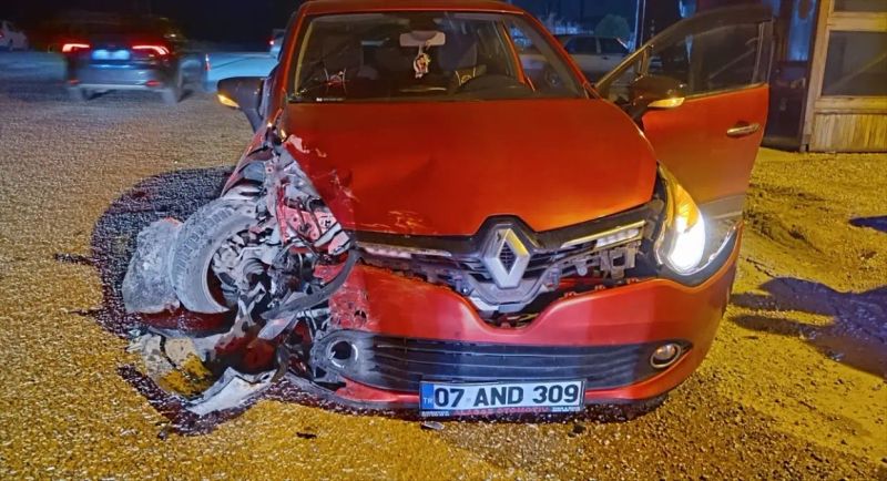 Bilecik'te İki Otomobilin Çarpışması Sonucu 5 Kişi Yaralandı