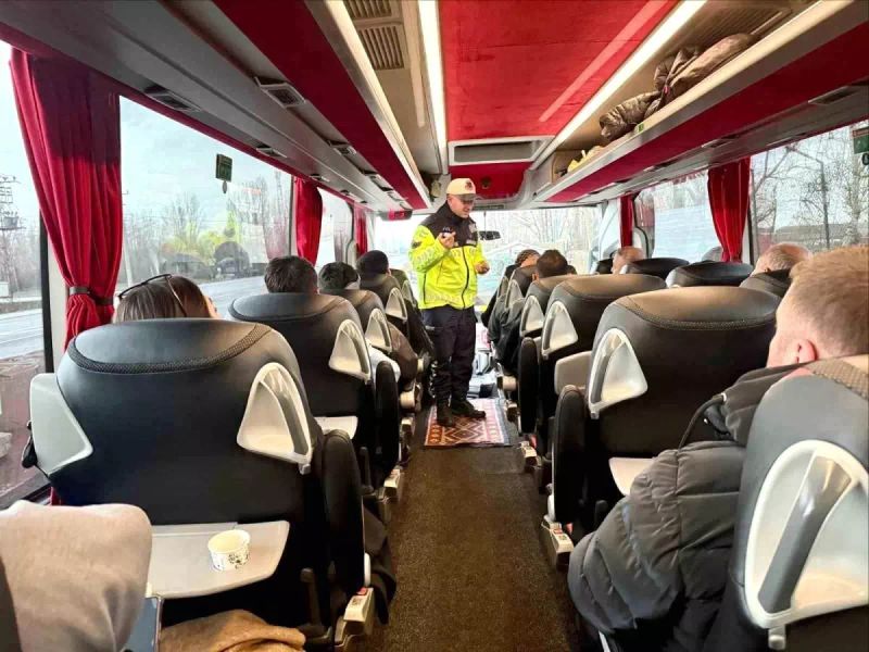 Muş’ta Şehirlerarası Otobüslerde Emniyet Kemeri Denetimi Yapıldı