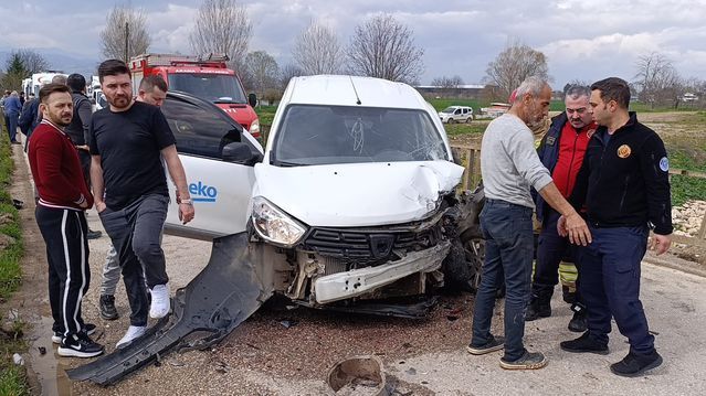 İnegöl'de Köprüde Meydana Gelen Zincirleme Kazada 4 Kişi Yaralandı
