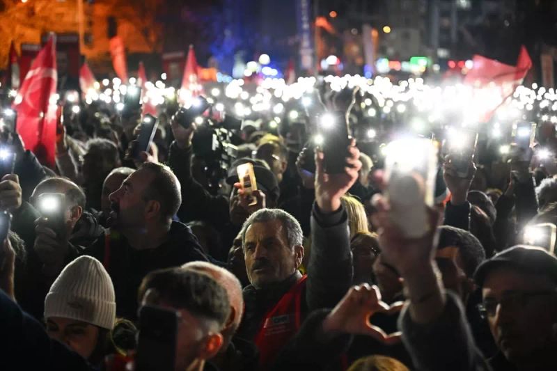 Özgür Özel Kağıthane Mitinginde İstanbul Belediyelerine Yönelik Soruşturmalara Tepki Gösterdi