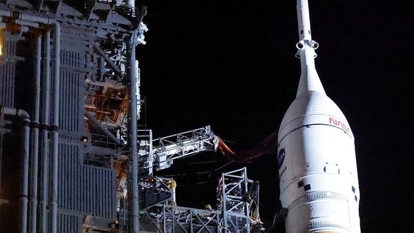 NASA Artemis II Roketini Ay Uçuşu İçin Fırlatma Rampasına Taşıdı
