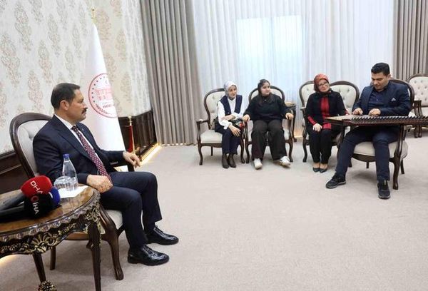 Otizmli Ertuğrul'un Kanun Performansı Hatay Valisi'nden Övgü Aldı