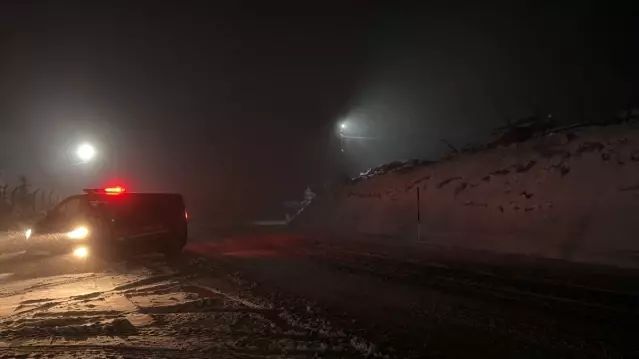 Domaniç’teki Kar Yağışı Ulaşımı Zorluyor, Yetkililer Uyarıyor