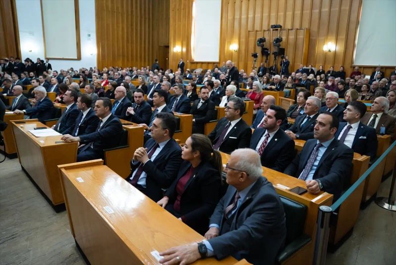 Müsavat Dervişoğlu: İran'ın Çöküşü Bölgeyi Kaosa Sürükler