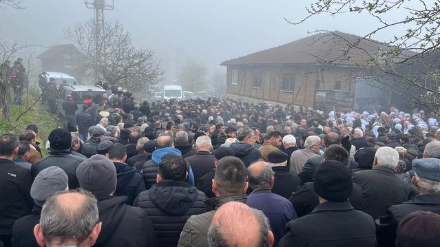 12 Yaşındaki Emircan, Alaplı'da Göldeki Balçığa Saplanarak Boğuldu