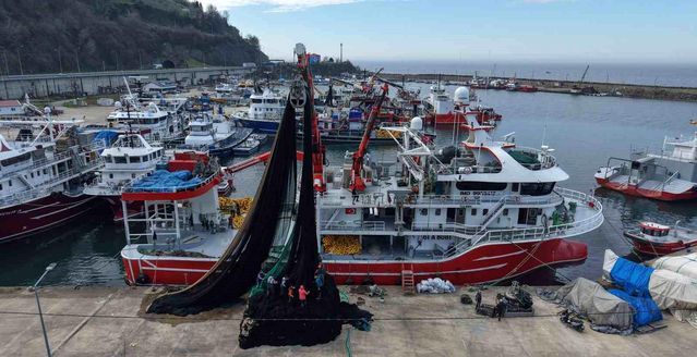 Trabzonlu Balıkçılar 15 Nisan Av Yasağı Öncesi Yeni Sezona Hazırlanıyor