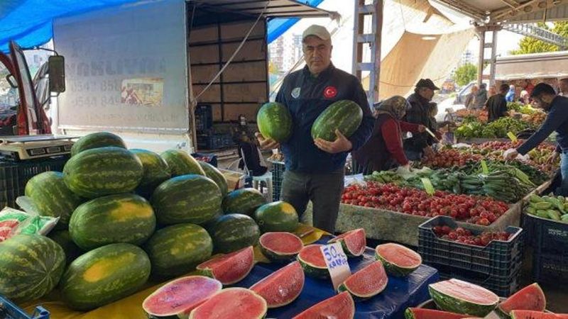 Erdemli'de Karpuz Dilim Dilim Satılıyor: Kilosu 50 TL