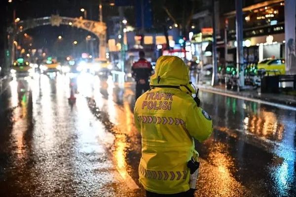 Kadıköy'de Trafik ve Güvenlik Kontrolleri Yoğunlaştırıldı
