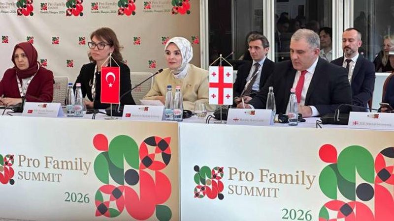 Bakan Göktaş, Macaristan'daki Aile Odaklı Zirve'de Ailenin Küresel Önemi Üzerine Konuştu