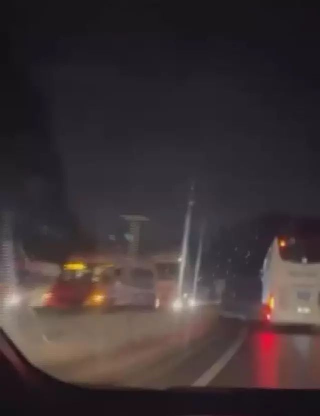 Geyve’de D-650 Karayolunda Üç TIR’ın Karıştığı Zincirleme Kaza Ulaşımı Aksattı