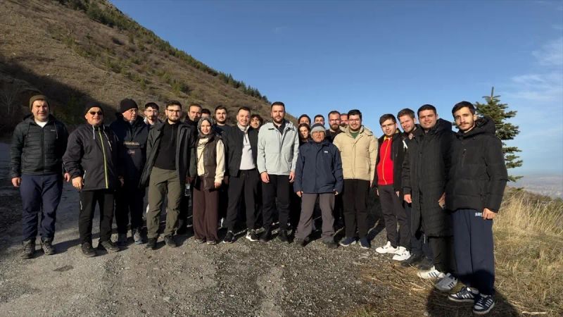 Başkan Büyükkılıç, Ali Dağı'nda Gençlerle Sabah Yürüyüşü Yaptı