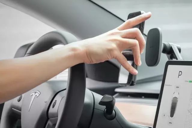 Dezenformasyon Merkezi'nden 'Telefon Tutucu ve Araç Kokusu Yasağı' İddialarına Kesin Yanıt